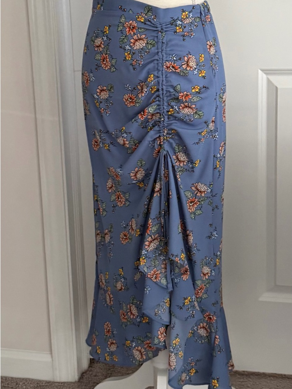 MAX STUDIO BLUE FLORAL RUCHED SKIRT- TAGS ON NEW